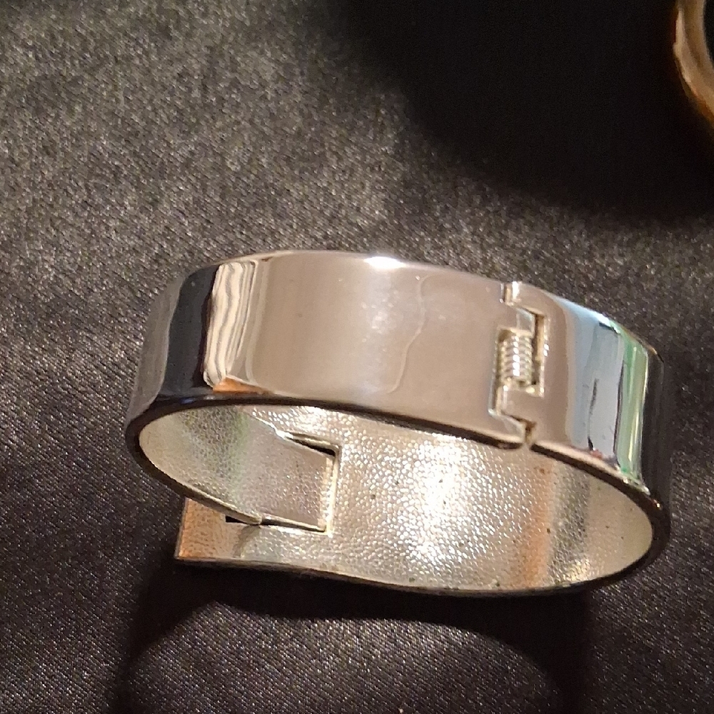 Vintage Silver Fitness Wristband - Picture 4 of 10